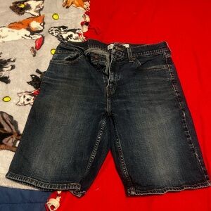 Levi jean shorts size 32